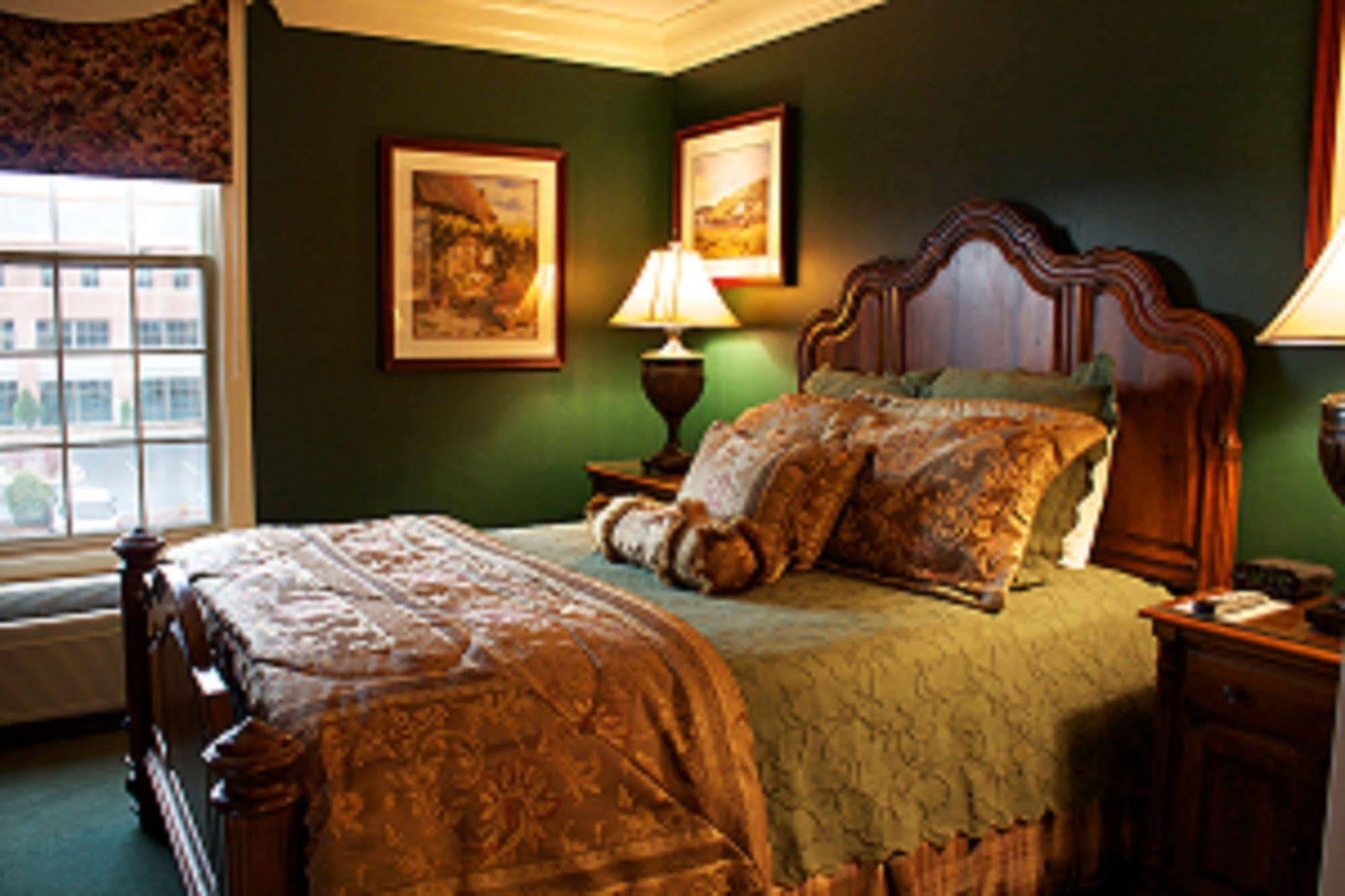 Saint Brendan'S Inn Green Bay Bagian luar foto