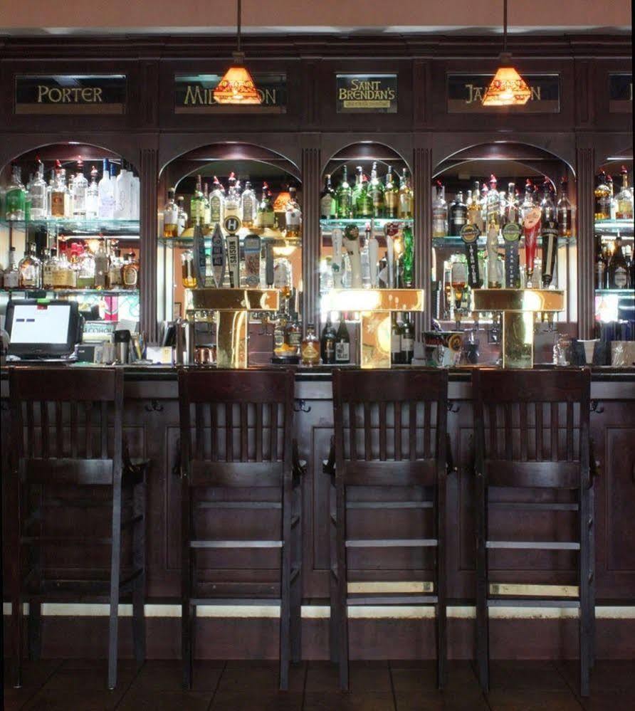 Saint Brendan'S Inn Green Bay Bagian luar foto