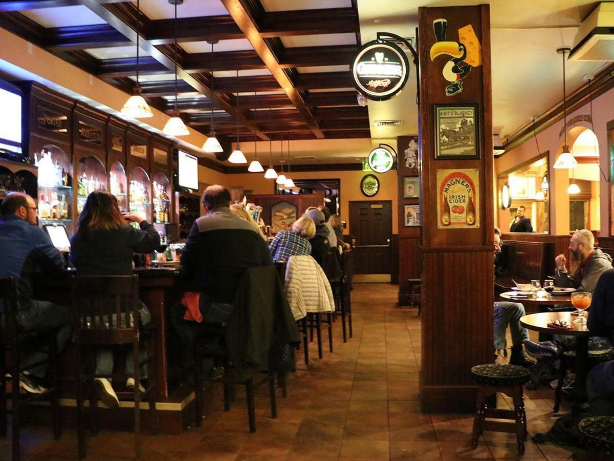 Saint Brendan'S Inn Green Bay Bagian luar foto