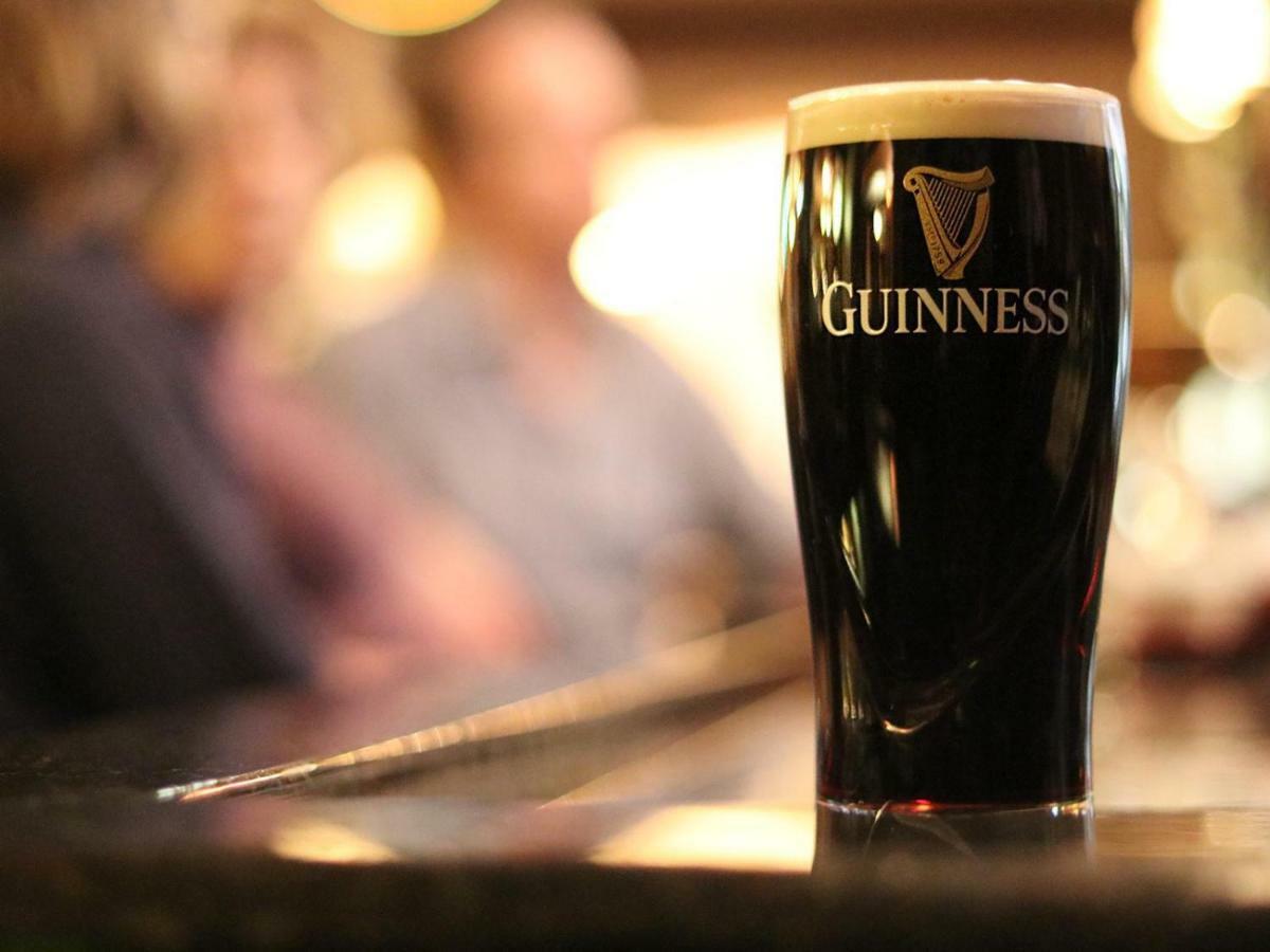 Saint Brendan'S Inn Green Bay Bagian luar foto