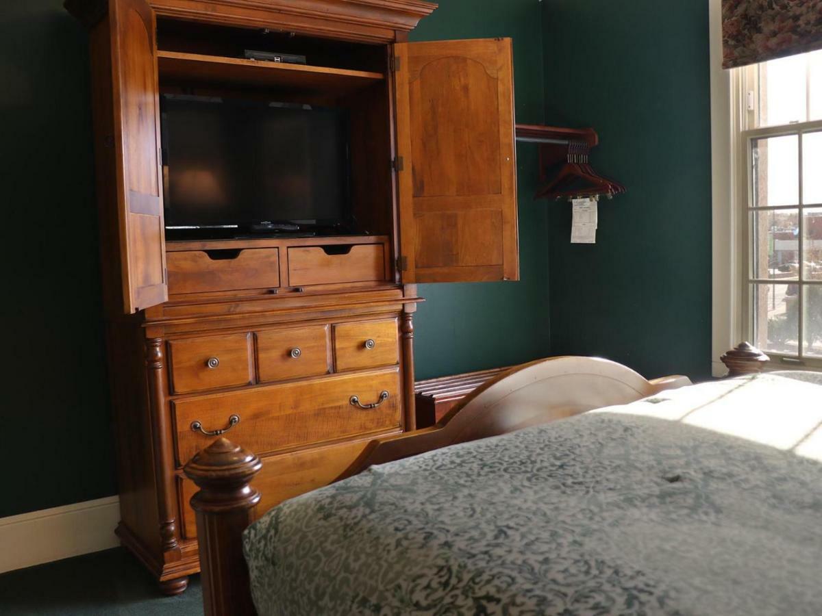 Saint Brendan'S Inn Green Bay Bagian luar foto