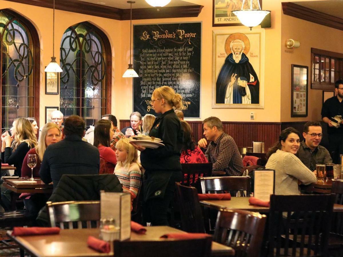 Saint Brendan'S Inn Green Bay Bagian luar foto
