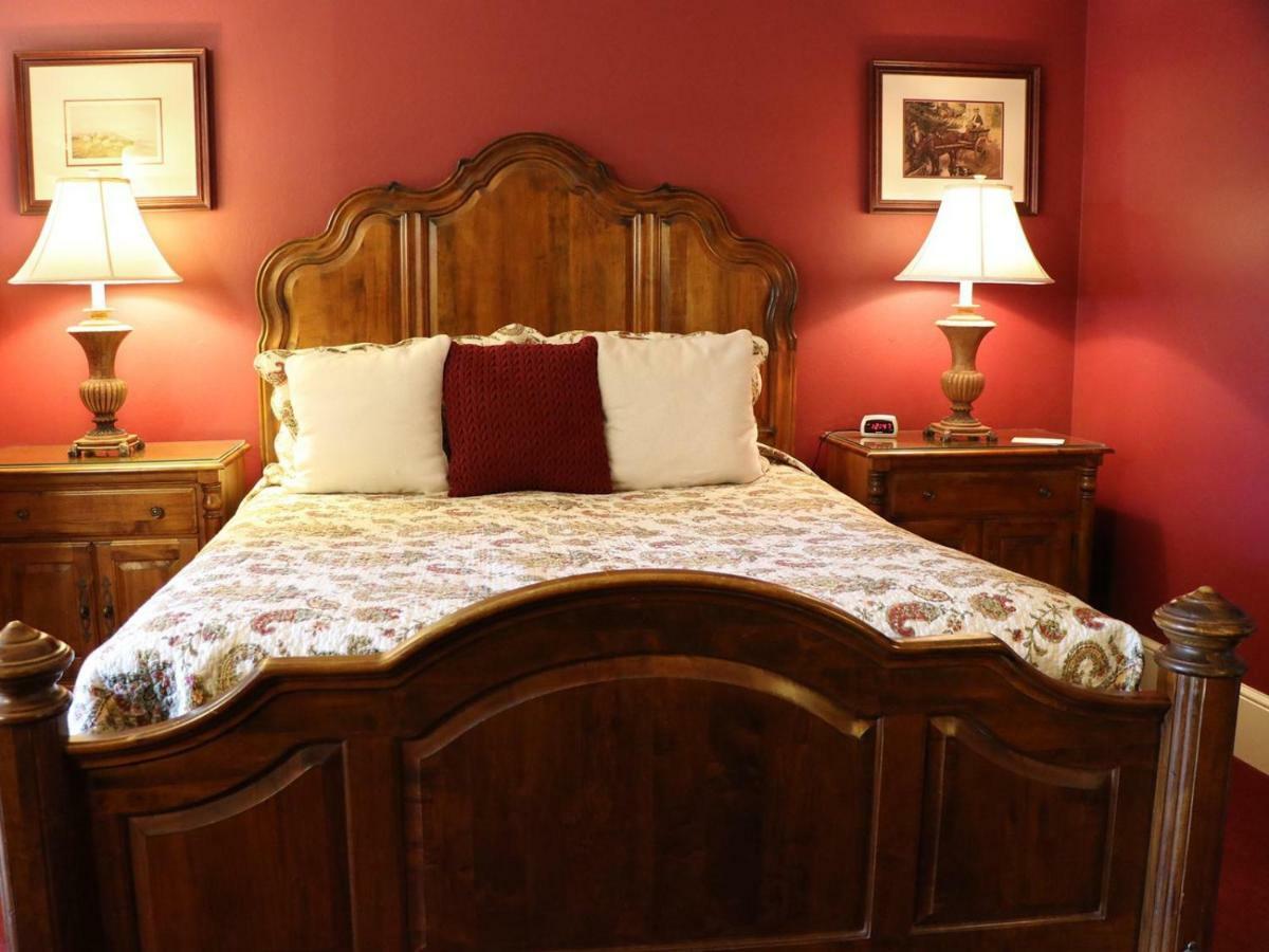 Saint Brendan'S Inn Green Bay Bagian luar foto